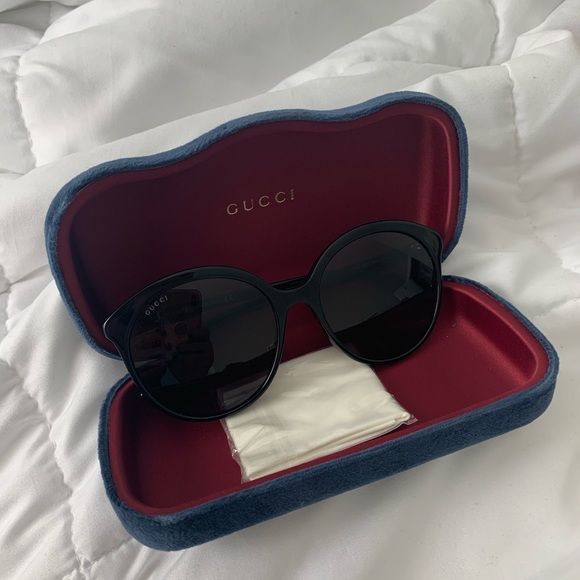 Gucci Sunglasses like new - Picture 5 of 8